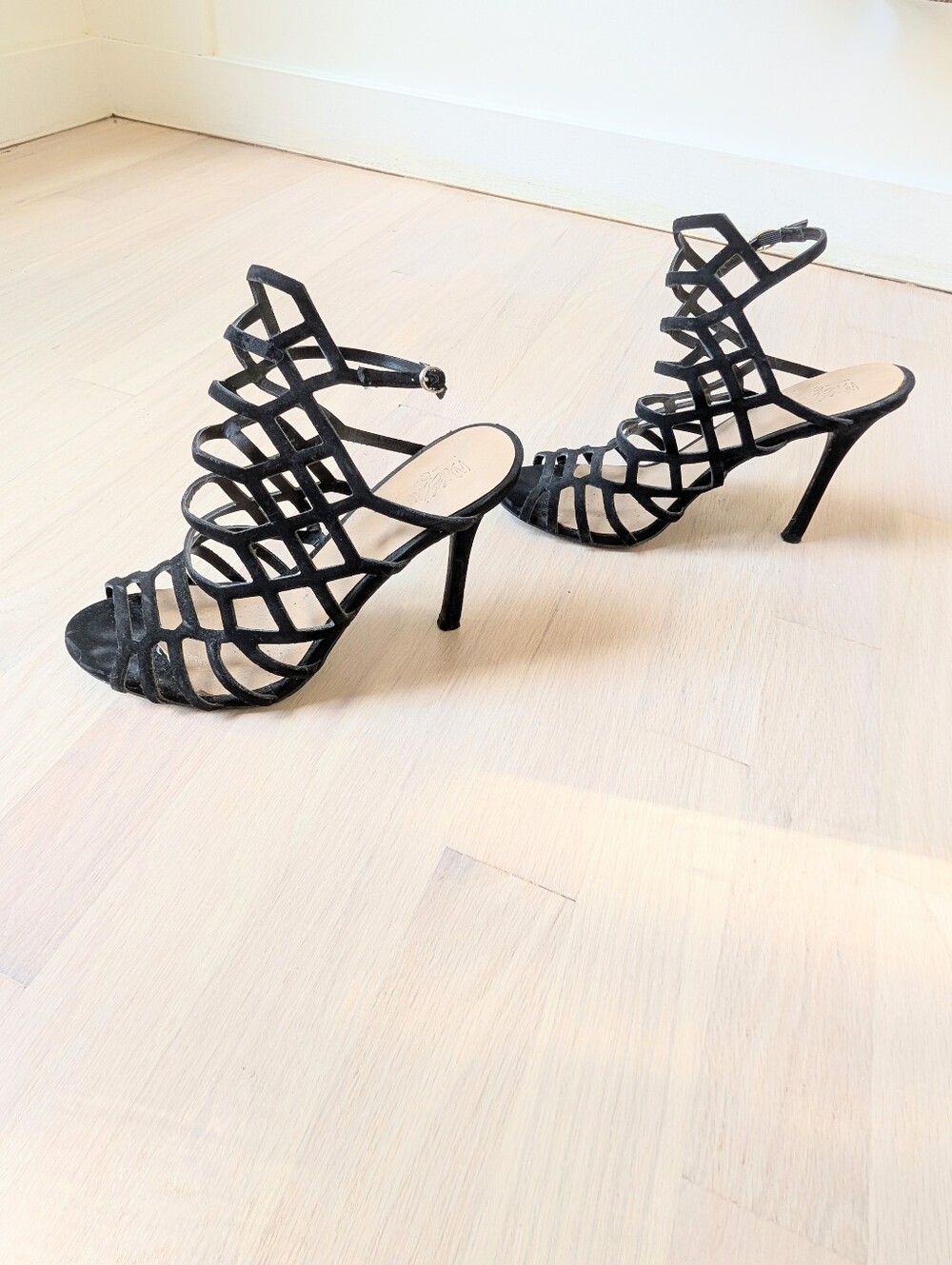 Massimo Black Velvet Cage Sandals Size 8